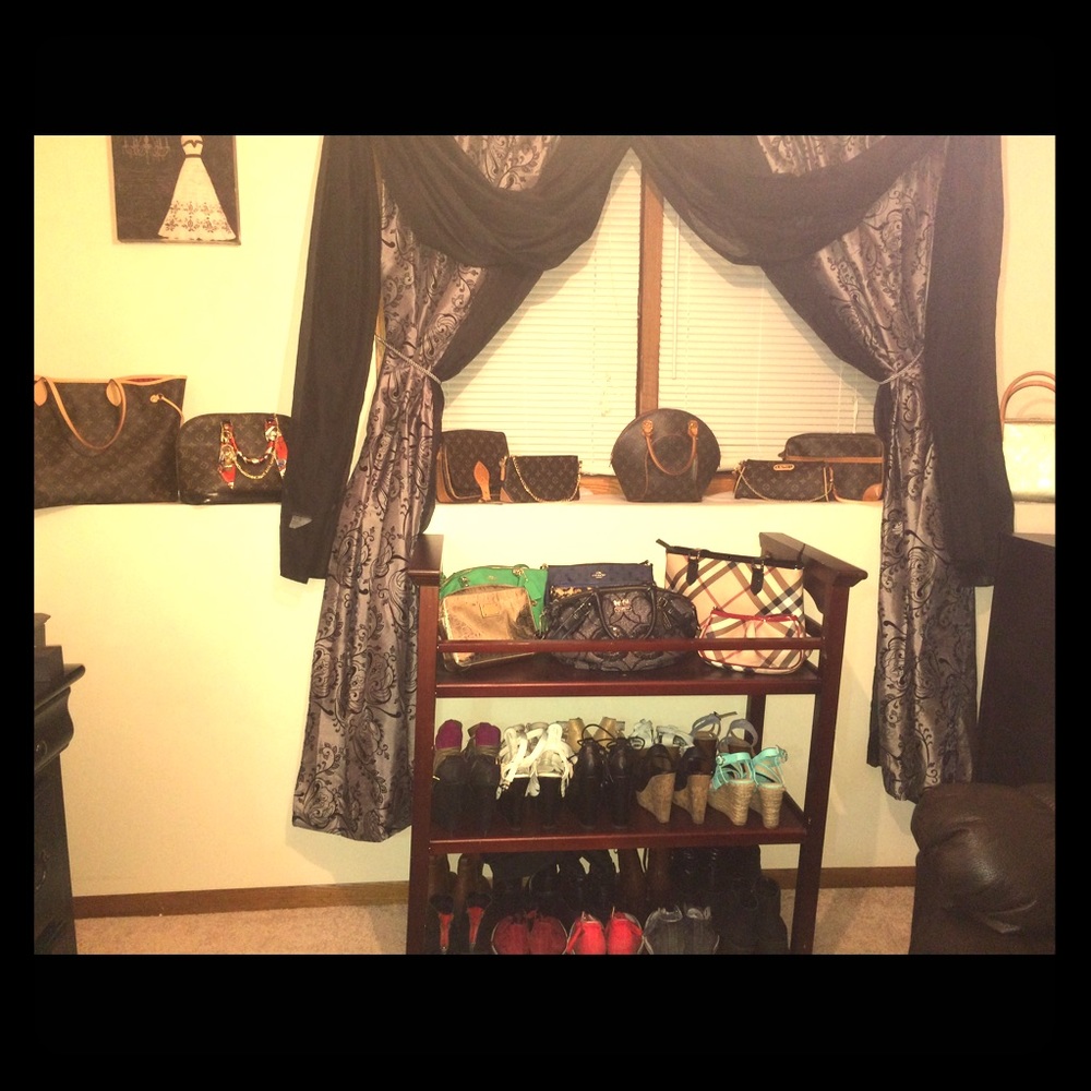 Middle section of purses are for sale!