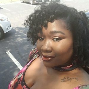 Meet your Posher, Dionne