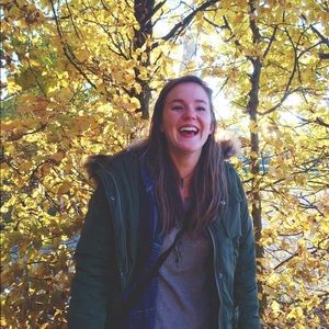 Meet your Posher, Caitlin!