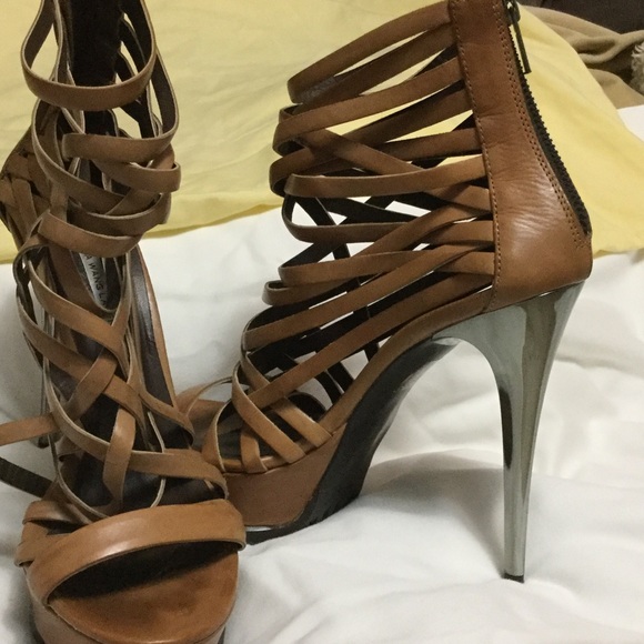 VERA WANG HEELS - Picture 2 of 4