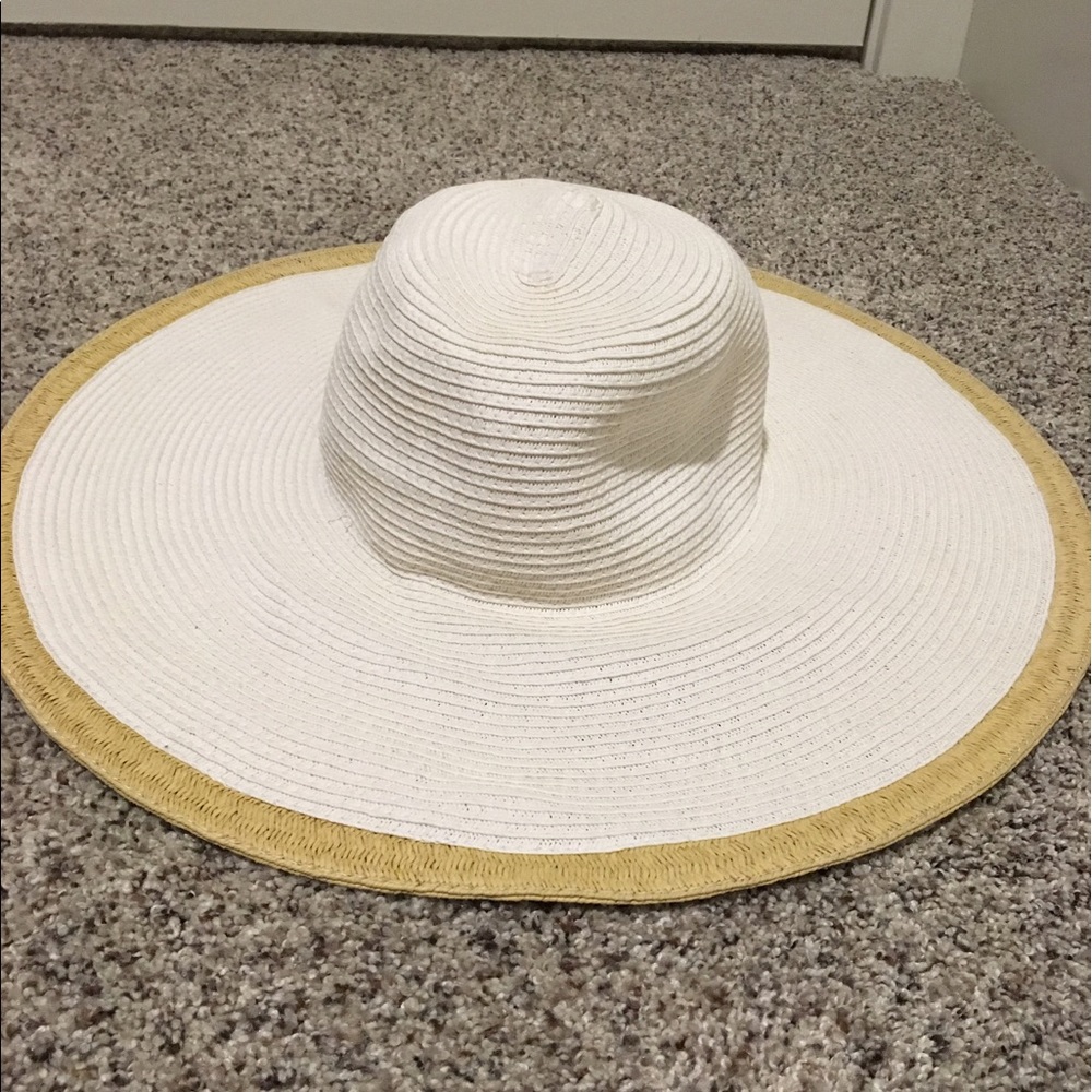 Floppy hat