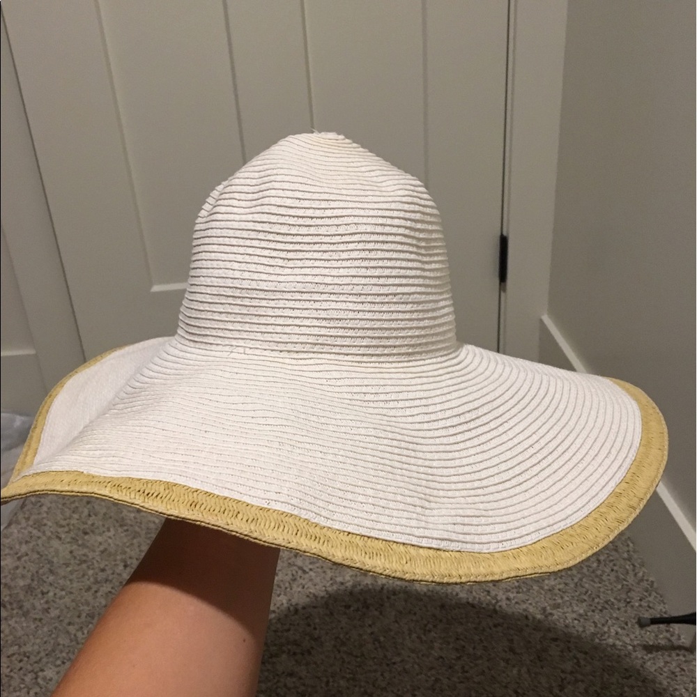 Floppy hat - Picture 3 of 3