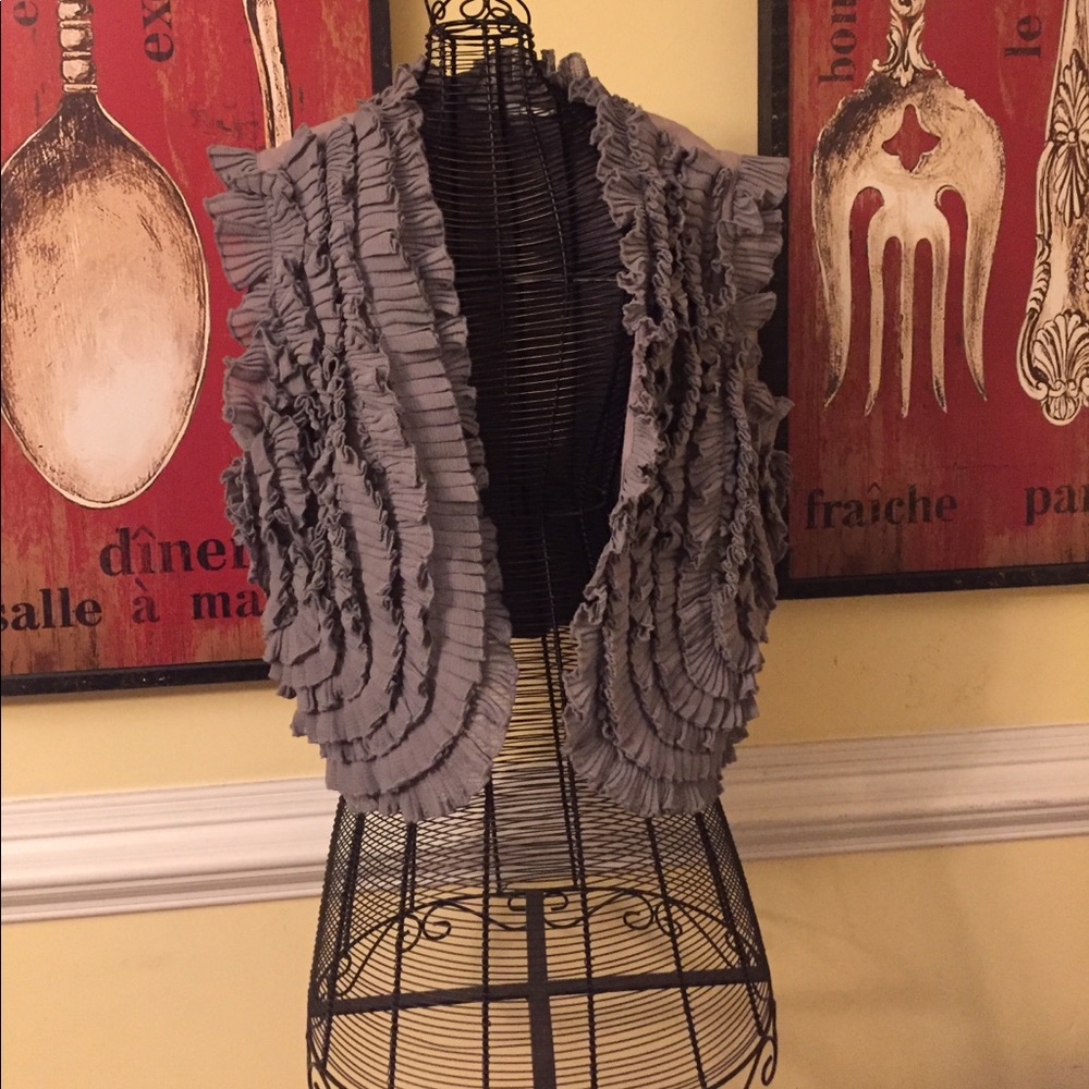 SOLD - Cute ruffled vest