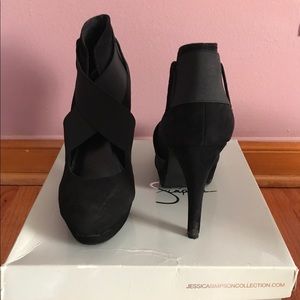 Jessica Simpson Black Suede pumps