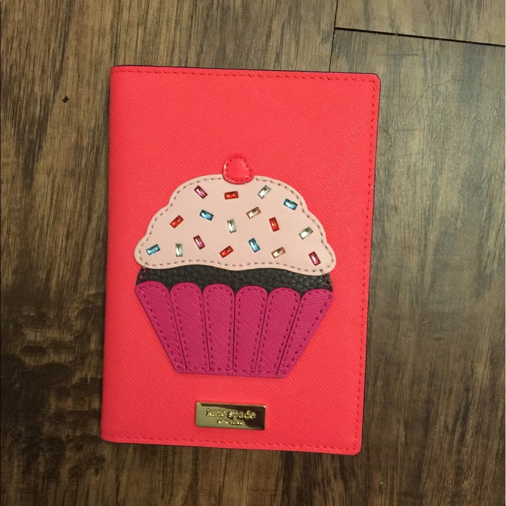 Kate Spade Cupcake Passport Holder🍰