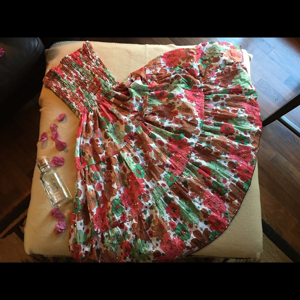 🌴$10 SALE🔥 Sexy Summer Dress. Flowy Strapless.