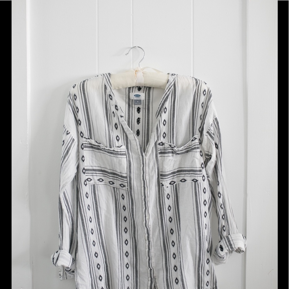 White/black embroidered blouse