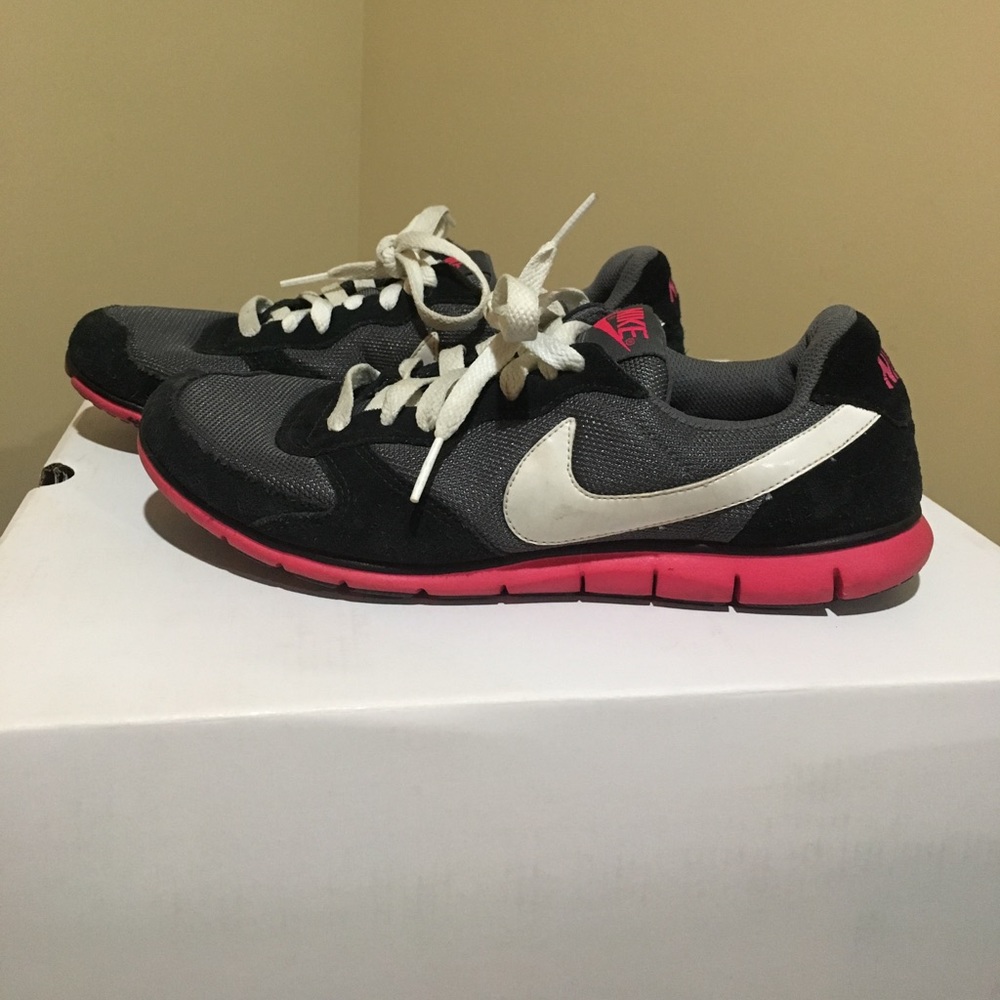 Nike Eclipse - W's 7.5
