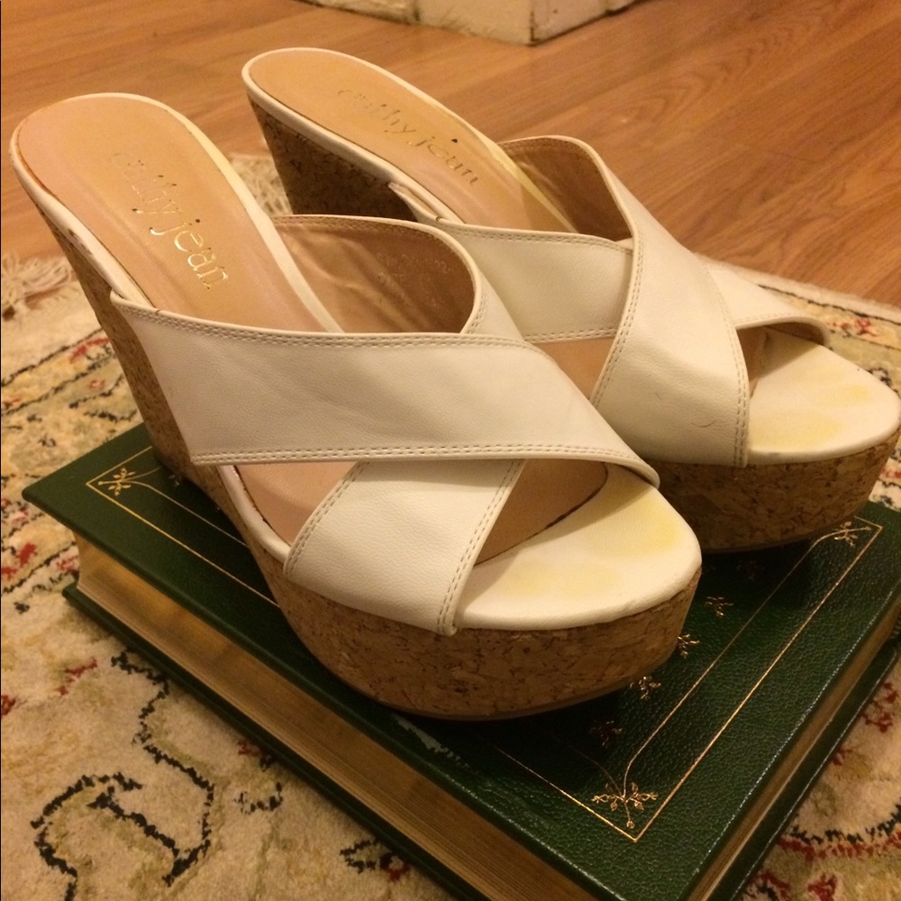 White Wedges