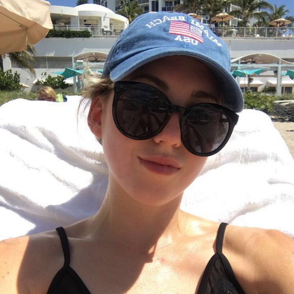 Meet your Posher, Emily - Picture 1 of 1