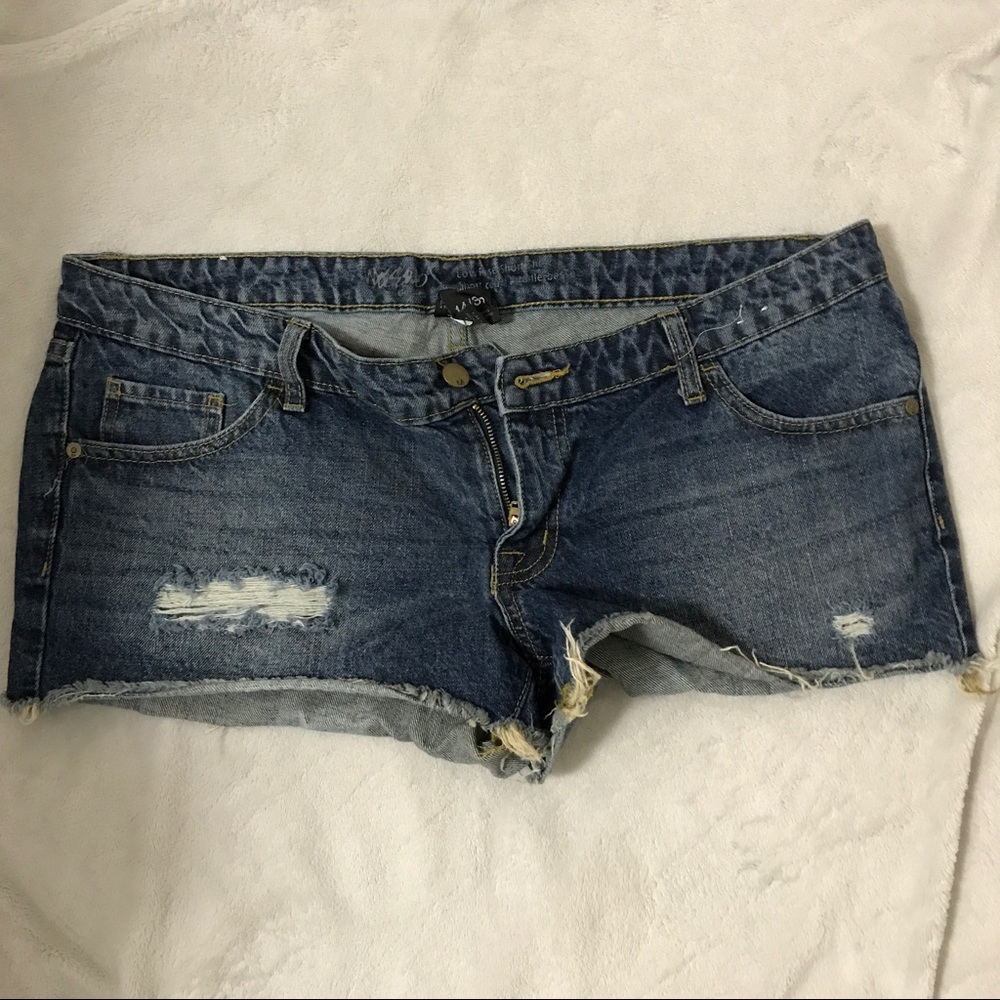 Low rise short shorts