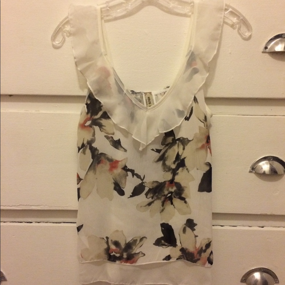 White flower top