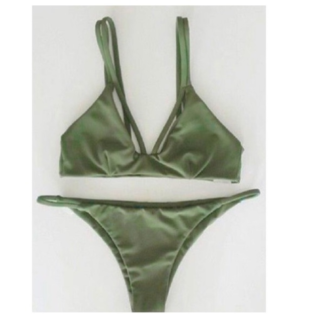 Alluring Spaghetti Strap Solid Color Bikini Set