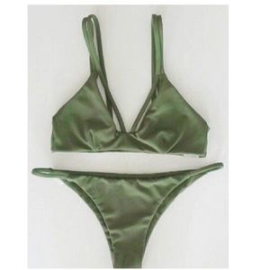 Alluring Spaghetti Strap Solid Color Bikini Set