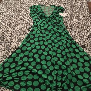 Forever 21 black with green dress size L NWT!!