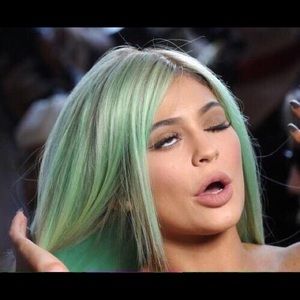 Meet your Posher, Claudia