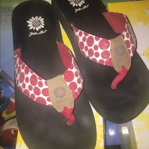 Yellow box flip flops vguc