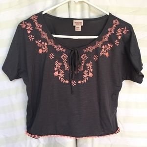 Mossimo crop top with embroidery