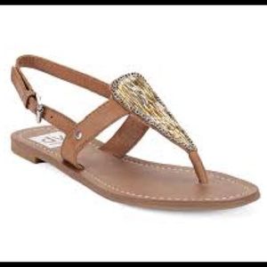New! 🎉 DV dolce vita Domino flat sandal tan 8