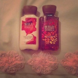 bath and body works shower gel and lotion//