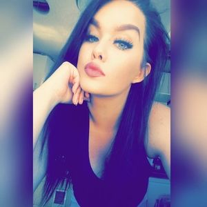 Meet your Posher, Caitlin