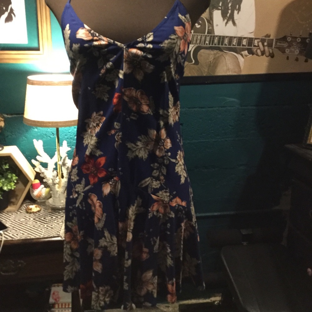 Dress - Picture 2 of 4