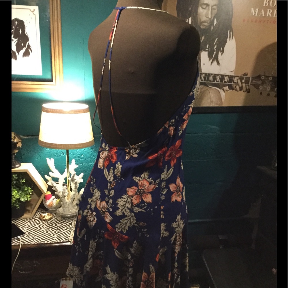 Dress - Picture 3 of 4