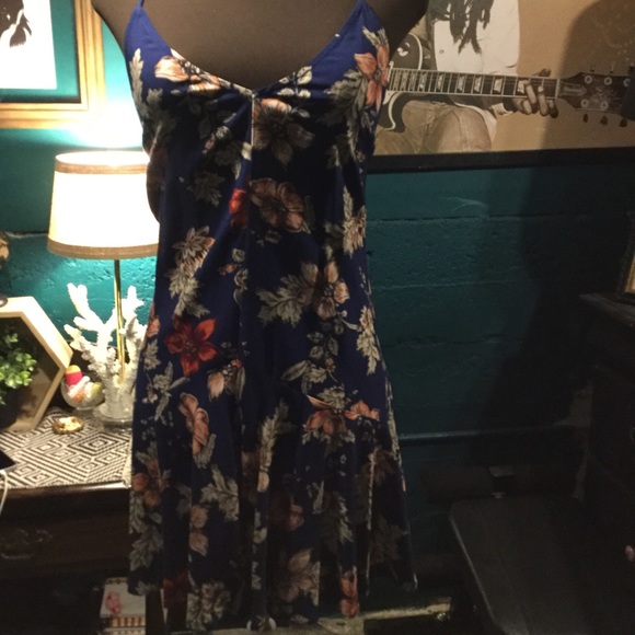 Dress - Picture 2 of 4