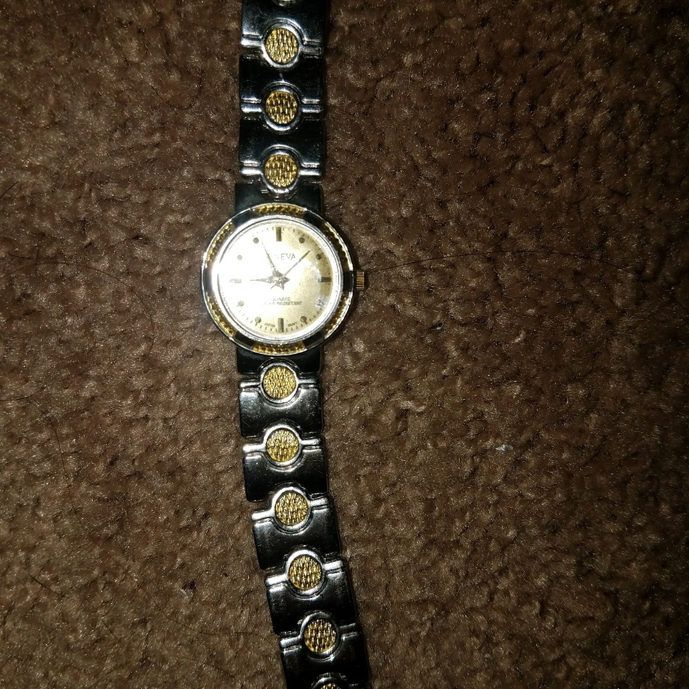 Geneva ladies watch gold and silver bracelet