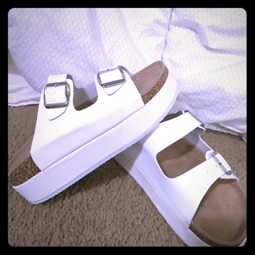 BNWOT Nature Breeze platform sandals