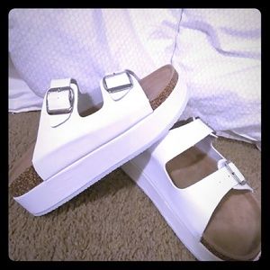 BNWOT Nature Breeze platform sandals