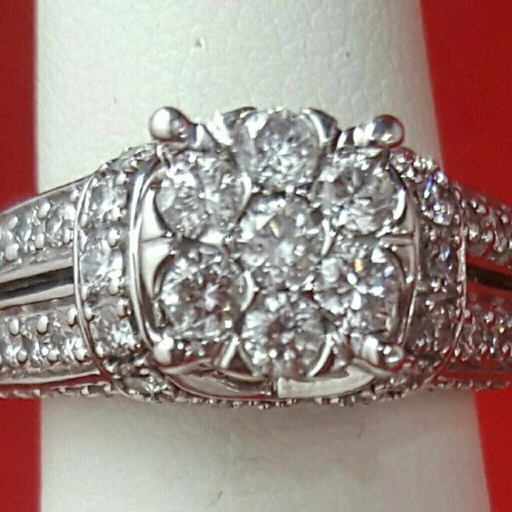 1CT cluster diamond ring size 5