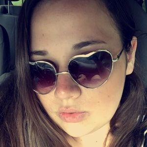 Meet your Posher, Ava