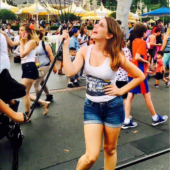 Meet your Posher, Nicole - Picture 3 of 4