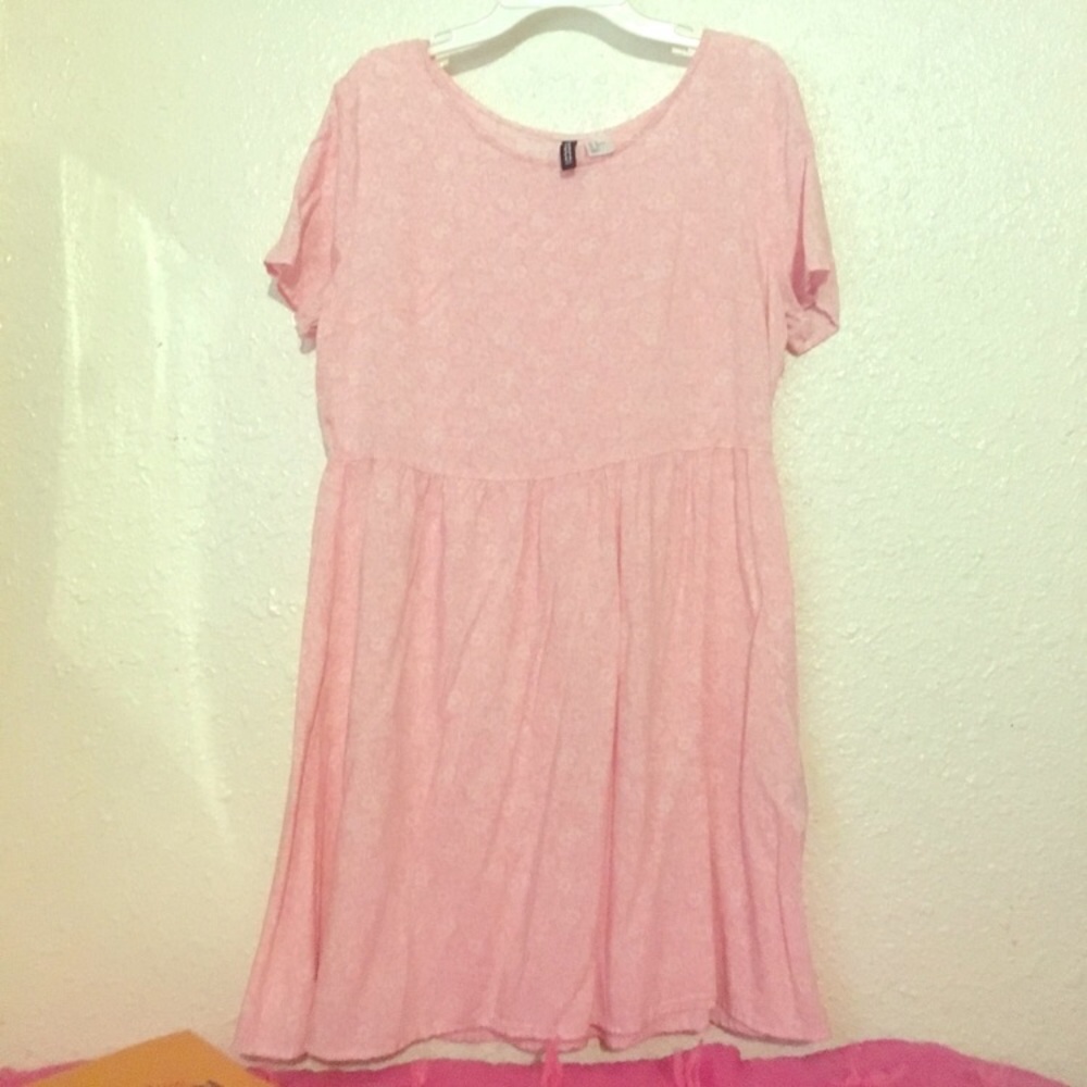 Divided pale pink floral flowy dress