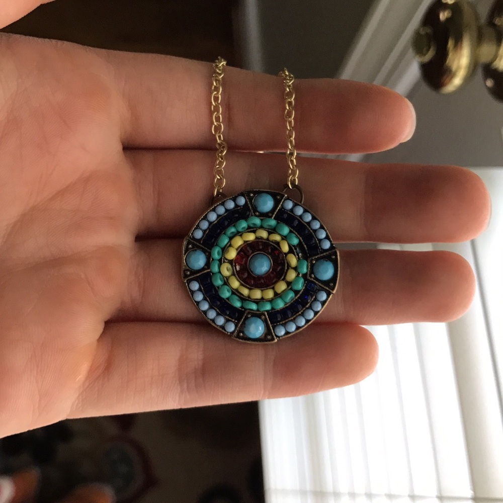 Beaded pendant necklace