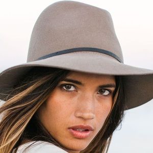 Janessa Leone Lola Hat