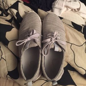 Cute toms sneakers!!