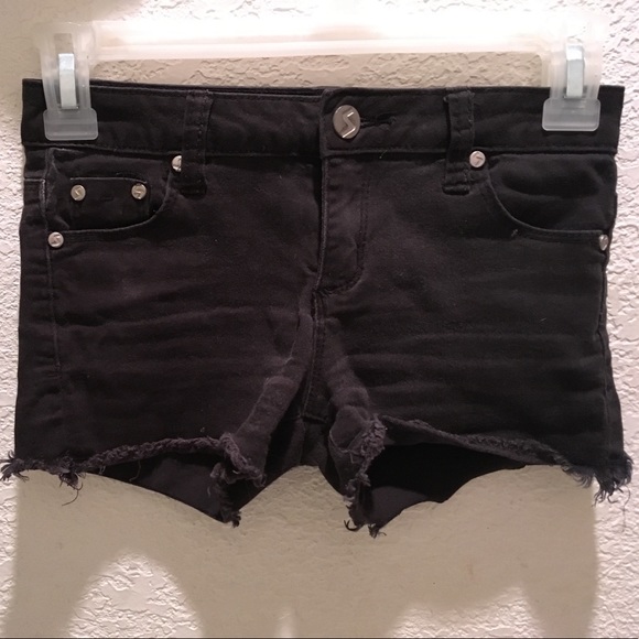 Black low waisted shorts - Picture 1 of 2
