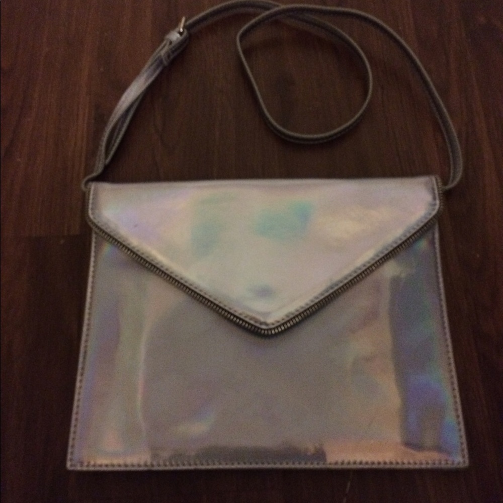 SUPER COOL HOLOGRAPHIC CLUTCH 😍😍😍