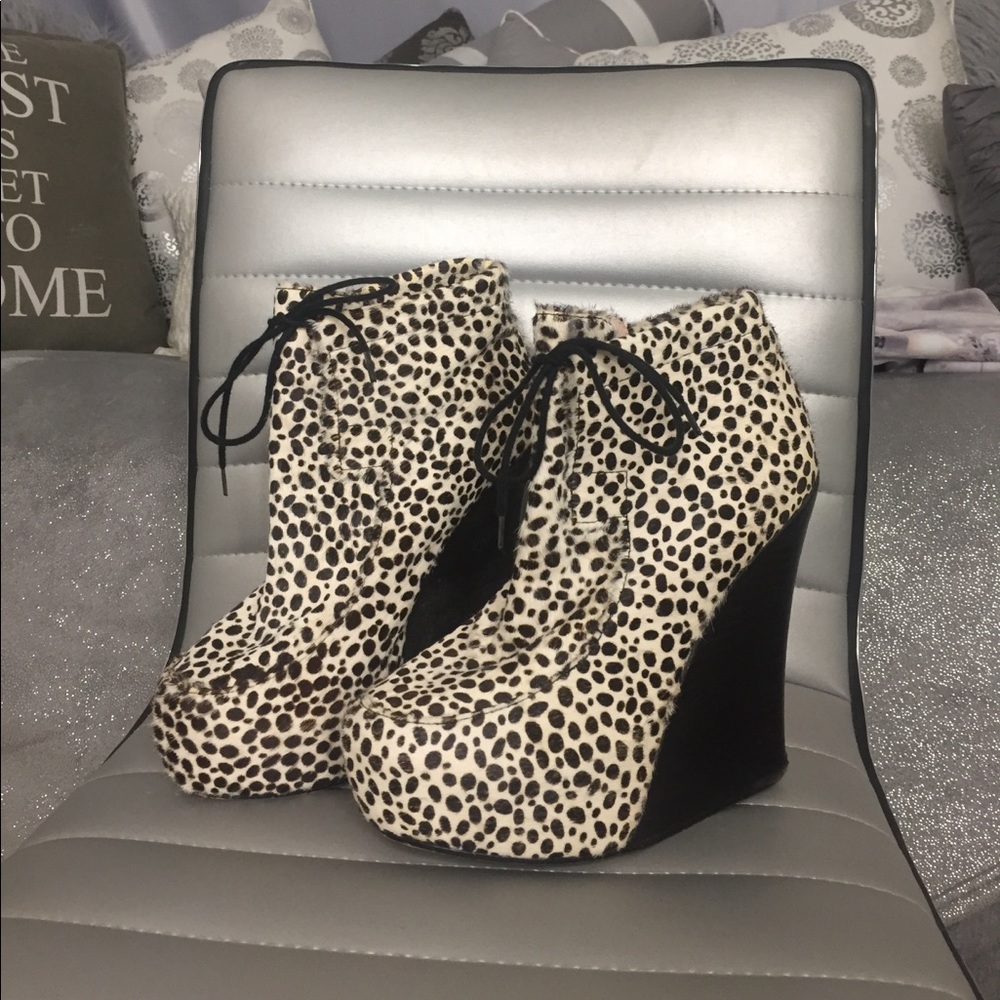 Polka dot wedges