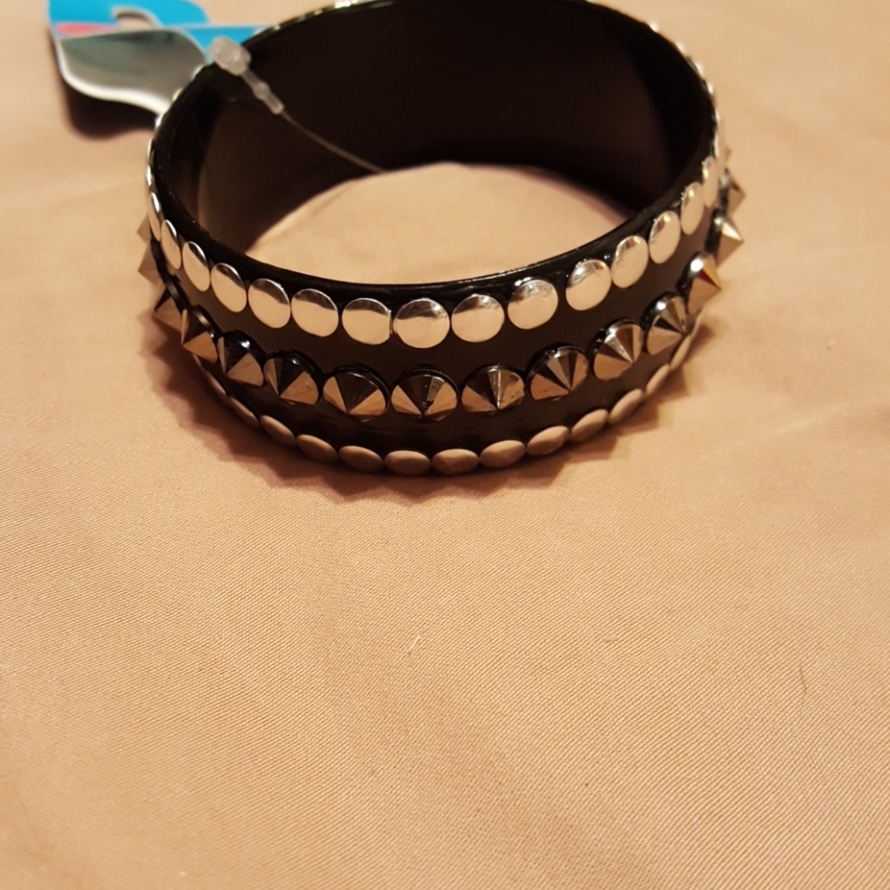 New, very cute Spiked Bracelet