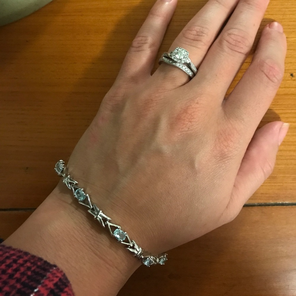 Silver and aquamarine bracelet