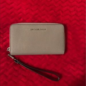 Michael Kors Large Smartphone Wristlet
