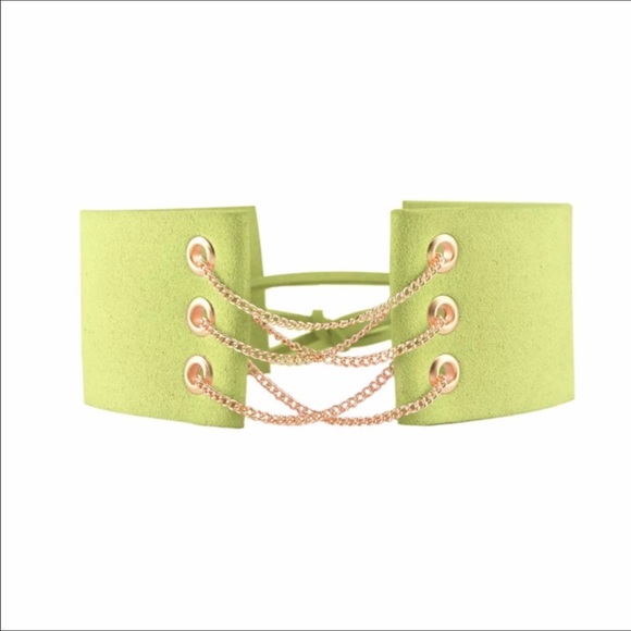 Chokers, hats & sunglasses - Picture 2 of 8