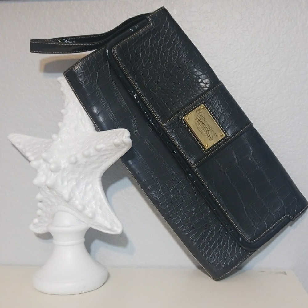 TOMMY HILFIGER  Leather Wristlet Clutch