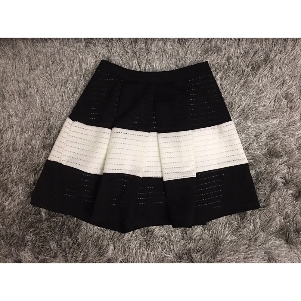 AQUA Black and White Skirt