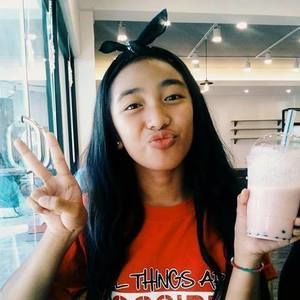 Meet your Posher, Junica