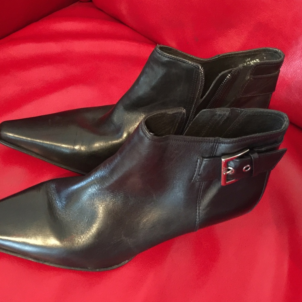 Donald Pliner Short Black Boot