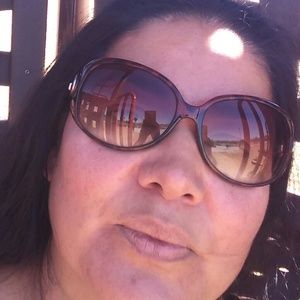 Meet your Posher, Sandra f.